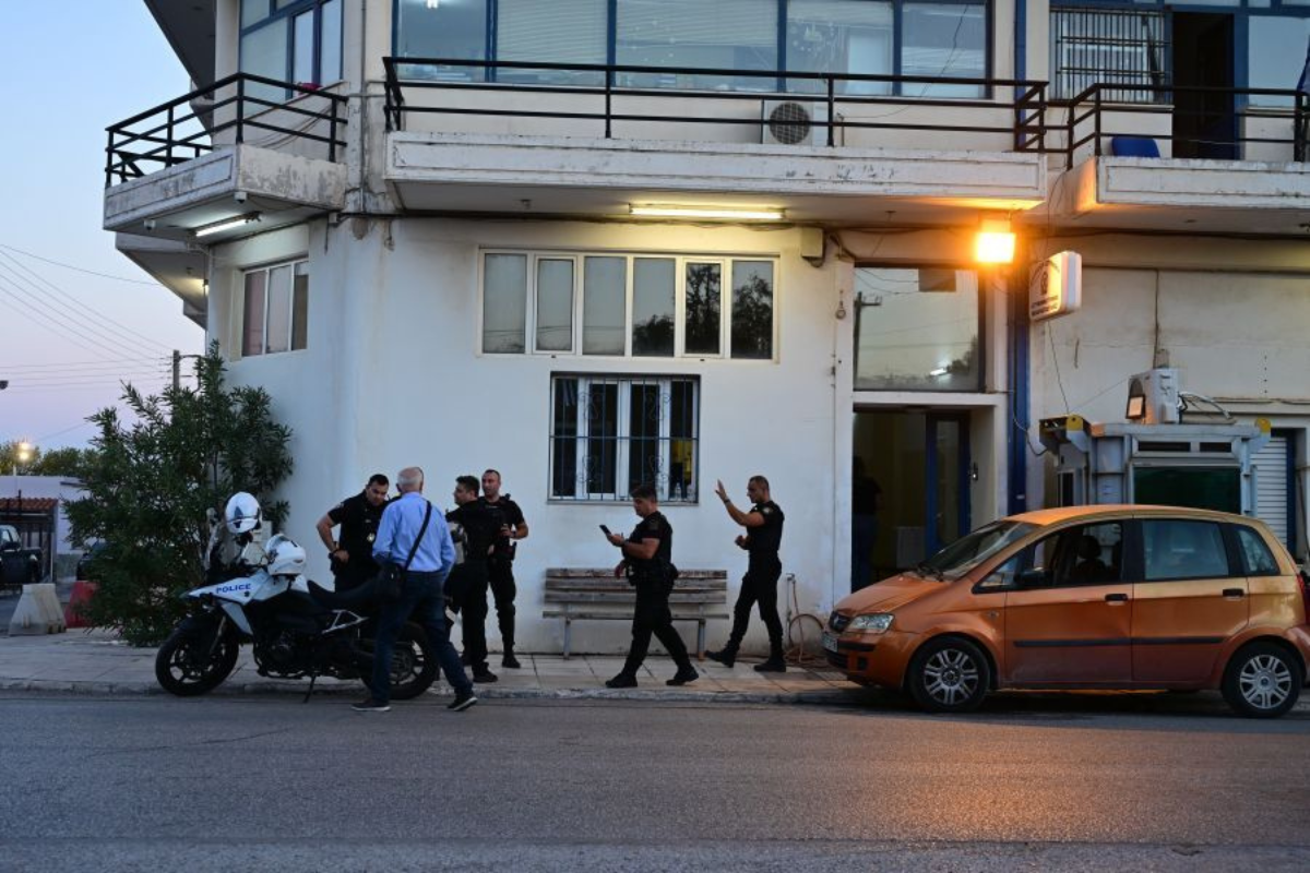 Άνδρας επιτέθηκε με μαχαίρι σε αστυνομικούς