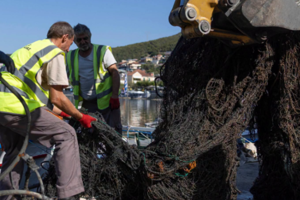 Αμβρακικός κόλπος: Περίπου 5.000 τόνοι απορριμμάτων απομακρύνθηκαν από το βυθό