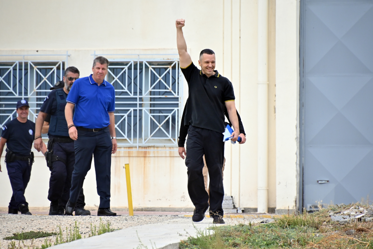 Αποφυλακίστηκε ο Ηλίας Κασιδιάρης-Προανήγγειλε κόμμα