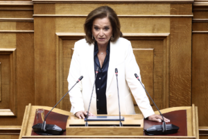 Η Μπακογιάννη επιμένει στα «καβαλημένα καλάμια»