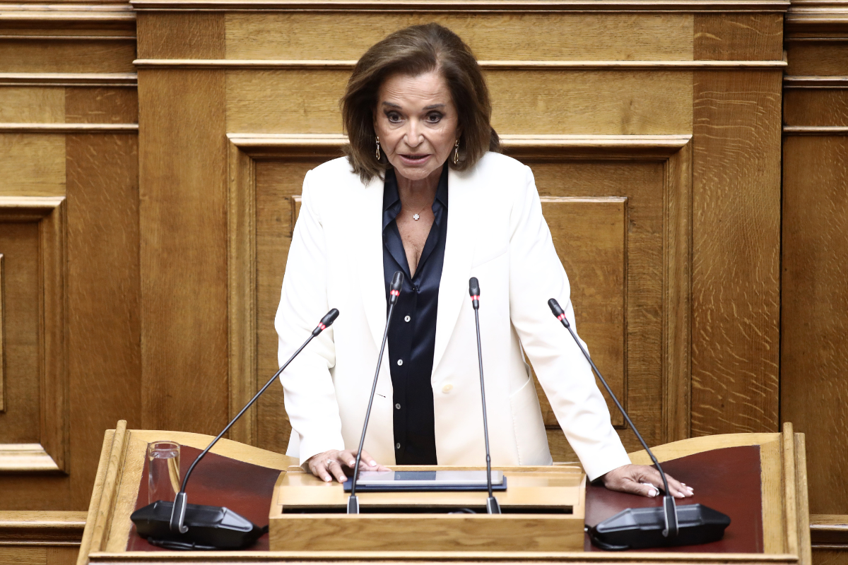 Η Μπακογιάννη επιμένει στα «καβαλημένα καλάμια»