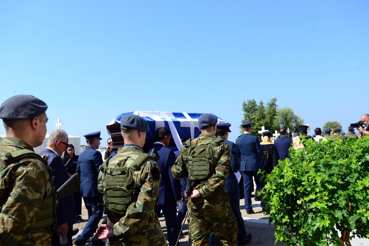 Με οδύνη κηδεύτηκε ο επισμηναγός στον Πύργο