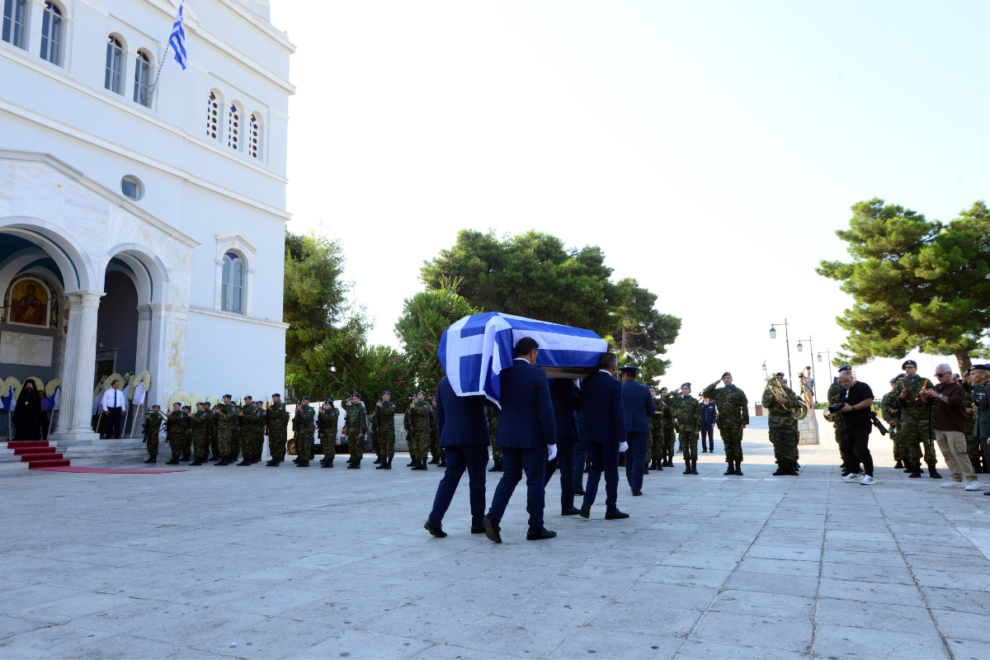 Θρήνος στον Πύργο: Αυτή την ώρα η κηδεία του επισμηναγού Ιωάννη Μπλέσια
