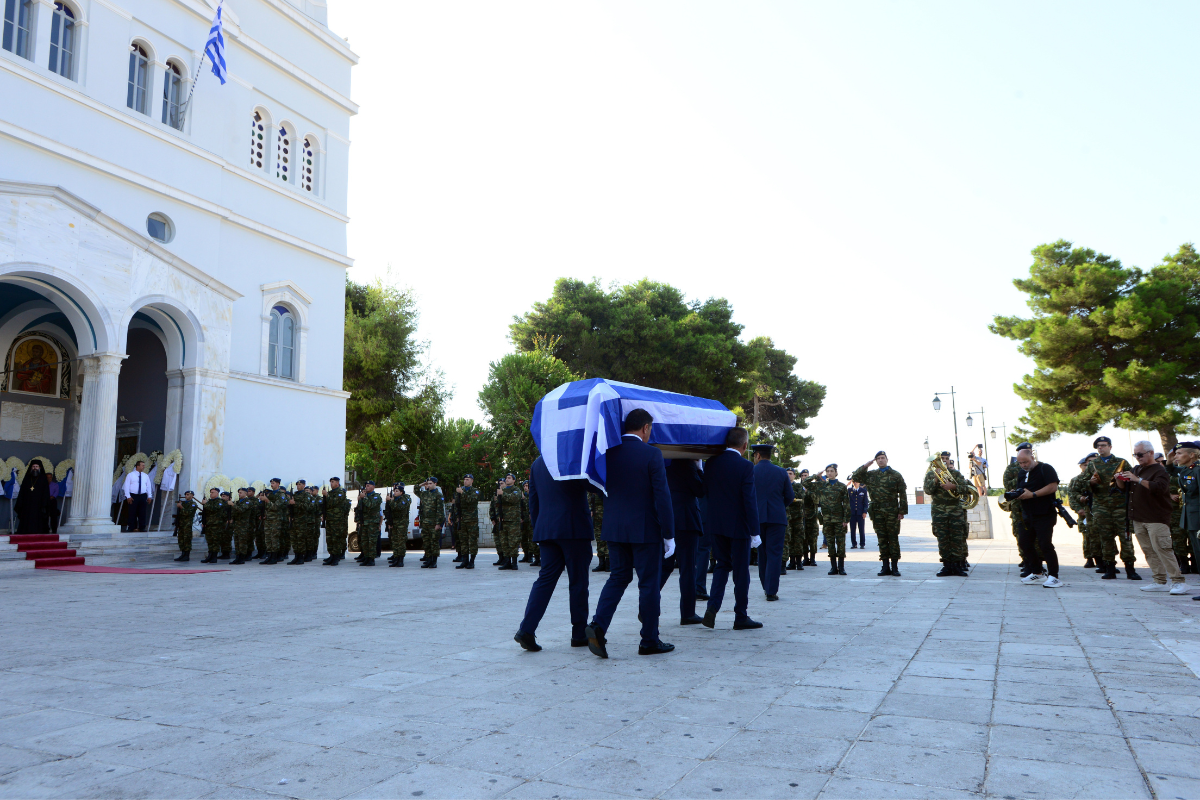 Θρήνος στον Πύργο: Αυτή την ώρα η κηδεία του επισμηναγού Ιωάννη Μπλέσια
