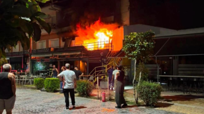 Φωτιά σε καφετέρια. Κινδύνευσε και άλλο κτίριο