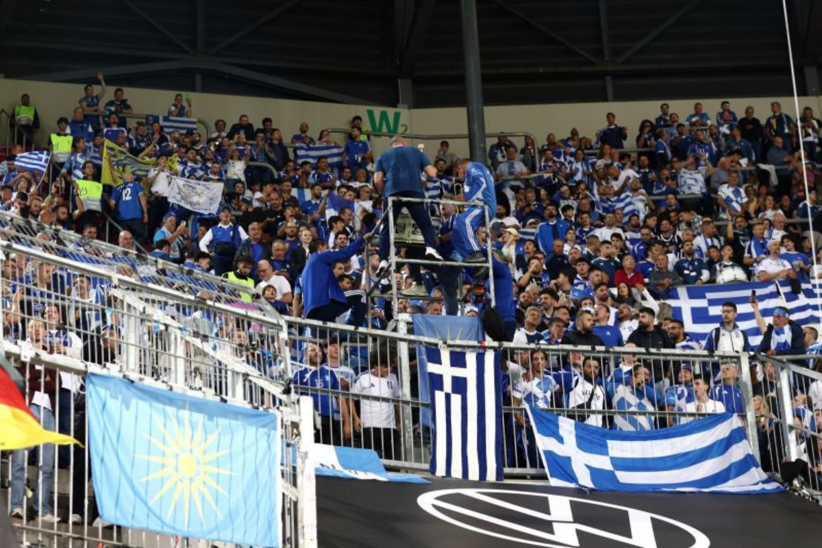 Ντύθηκε στα γαλανόλευκα το WWK Arena του  Άουγκσμπουργκ.