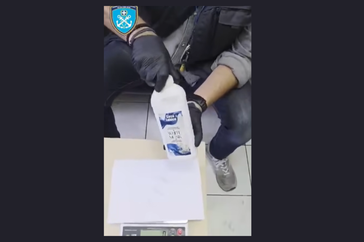 Έκρυψε ηρωίνη σε μαλακτικό ρούχων – Τι εντόπισε ο σκύλος Κ9