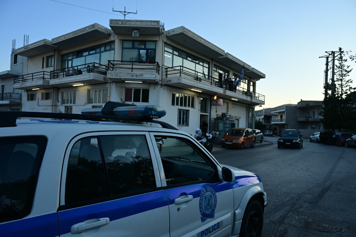 Δικογραφία για απόπειρα ανθρωποκτονίας σε βάρος του 31χρονου που εισέβαλε στο ΑΤ Μάνδρας