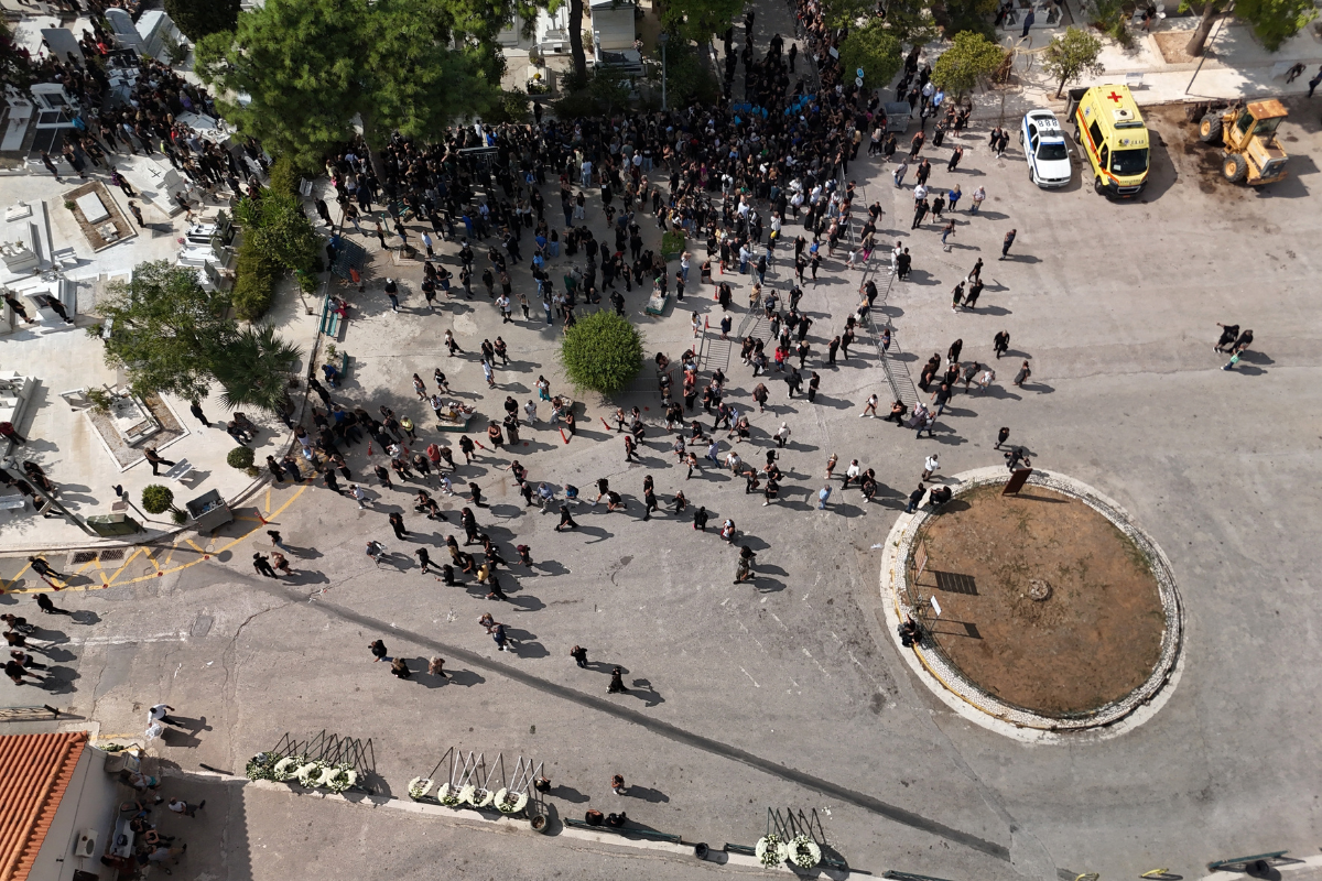 μαζωνάκης ταφή νεκροταφείο 