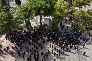 Στην τελευταία του κατοικία ο Γιώργος Μαζωνάκης
