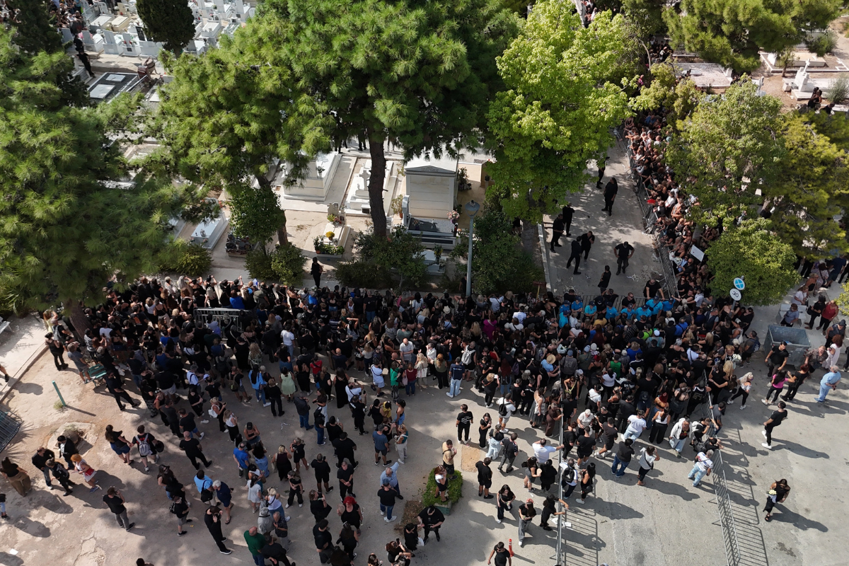 Στην τελευταία του κατοικία ο Γιώργος Μαζωνάκης