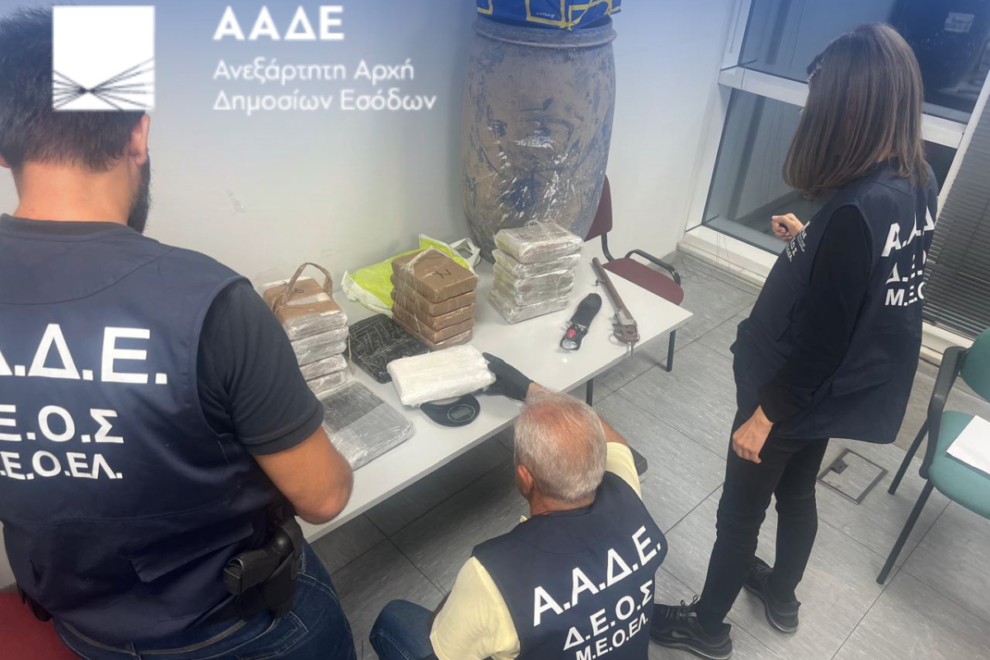 Μαραθώνας: Νέα κατάσχεση 26,8 κιλών κοκαΐνης στην επιχείρηση «Τα Άνθη του Κακού»