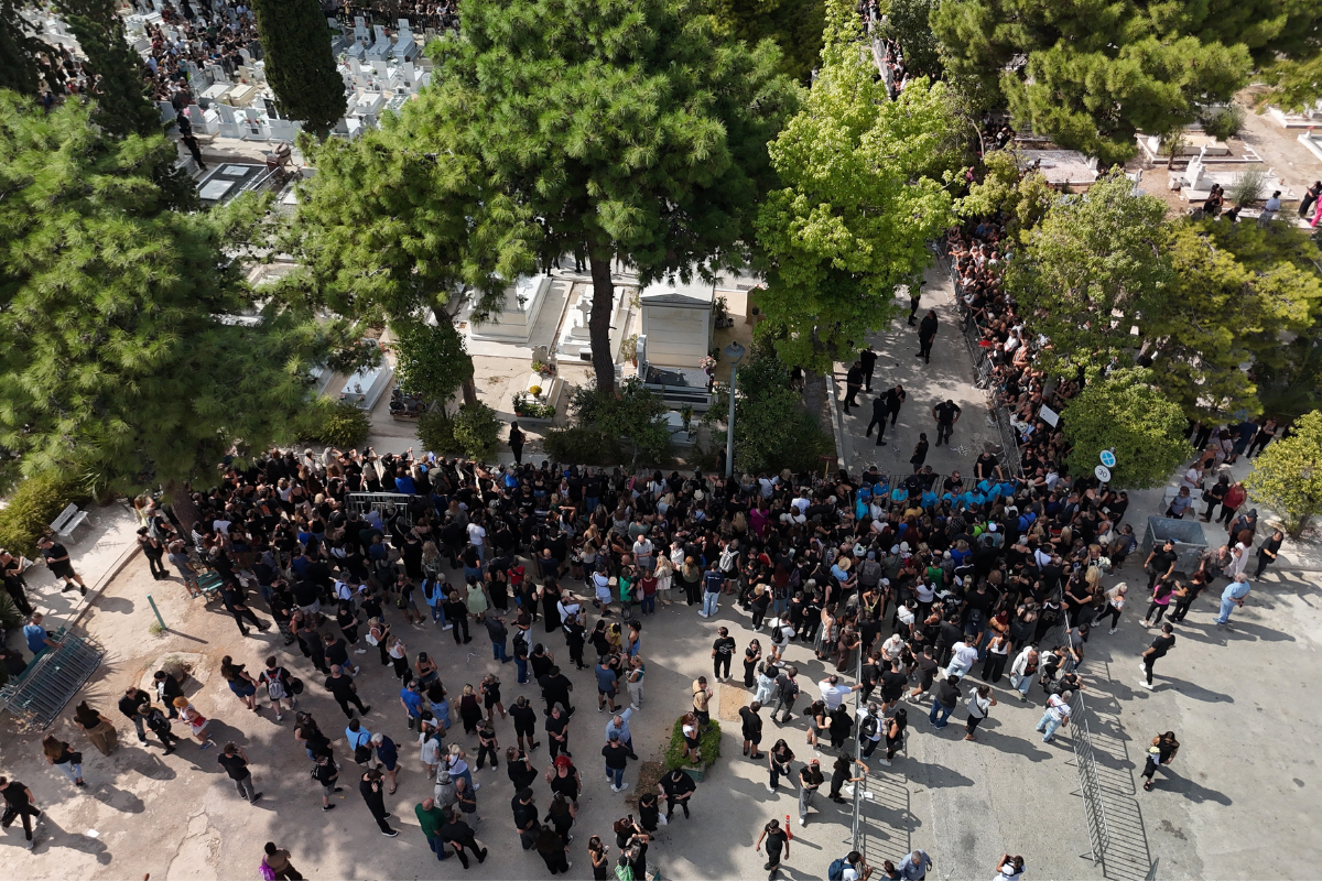 Ένα λουλούδι για το δικό τους «ΜΑΖΩ»