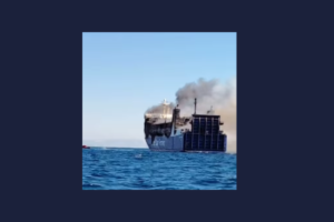 φωτιά πλοίο θάλασσα