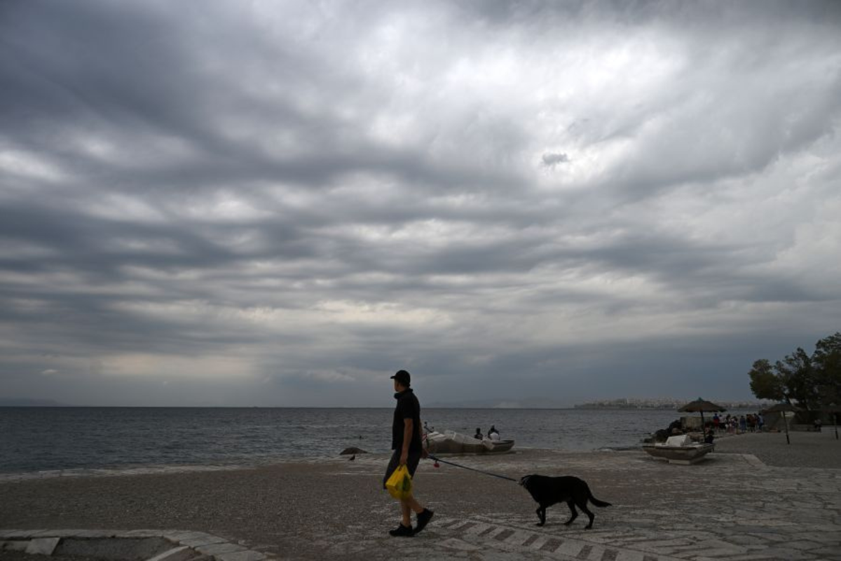Πρόσκαιρες νεφώσεις και τοπικές βροχές ο καιρός της Τρίτης