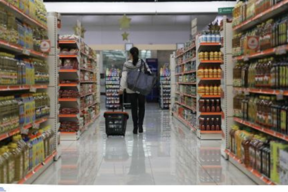 Το καλάθι των 100 ευρώ και οι «τρύπες» των μειώσεων – Πόσα κερδίζει τελικά ο καταναλωτής