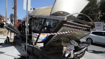 Λεωφορείο έπεσε σε στάση στην Θεσσαλονίκη – 4 τραυματίες