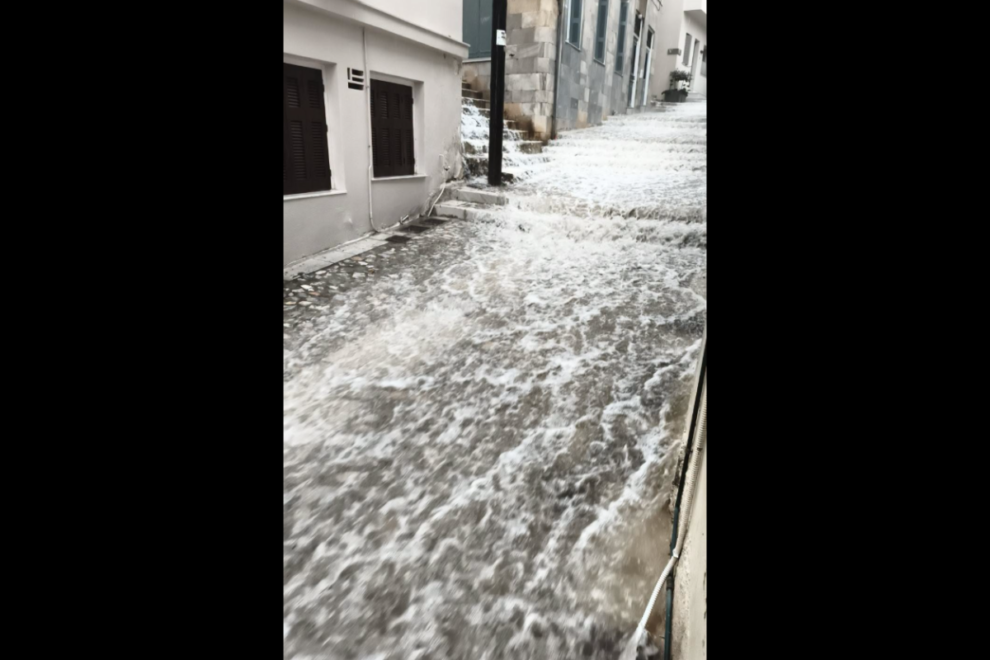 Σύρος: Δρόμοι – ποτάμια από την κακοκαιρία