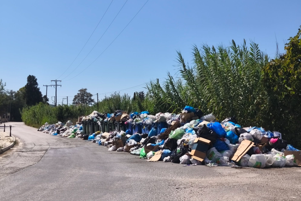“Πνίγεται” στα σκουπίδια η Νότια Κέρκυρα