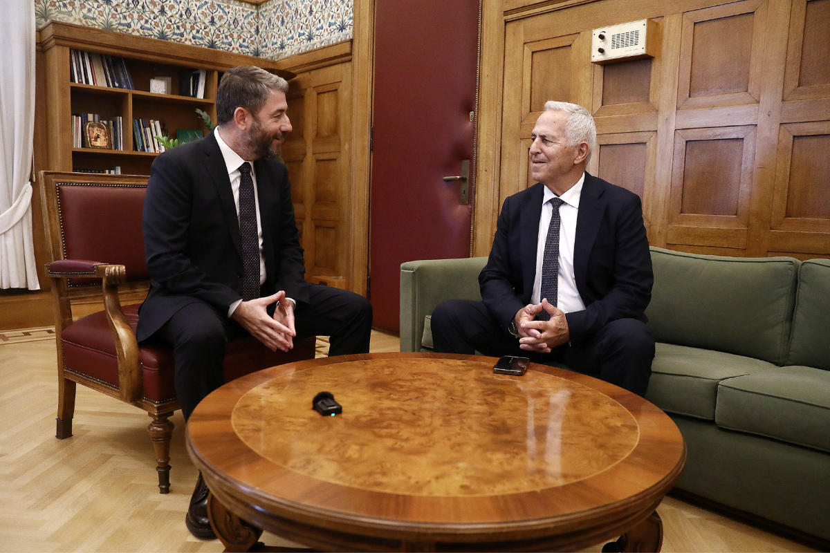 Στο ΠΑΣΟΚ ο Αποστολάκης