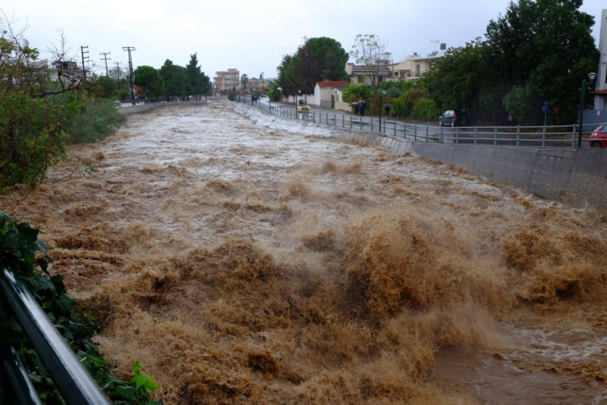 Εύβοια- φονική κακοκαιρία: Υπερχείλιση ποταμού και καθιζήσεις