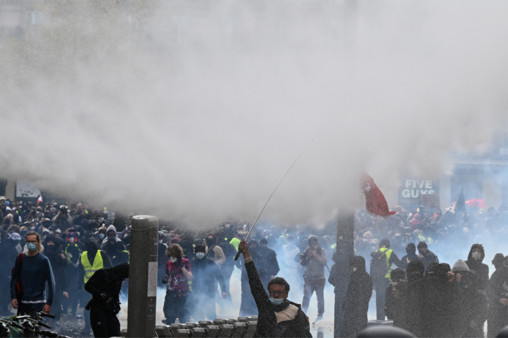 «Φλέγεται» η Γαλλία- Δακρυγόνα και συλλήψεις σε πολλές πόλεις