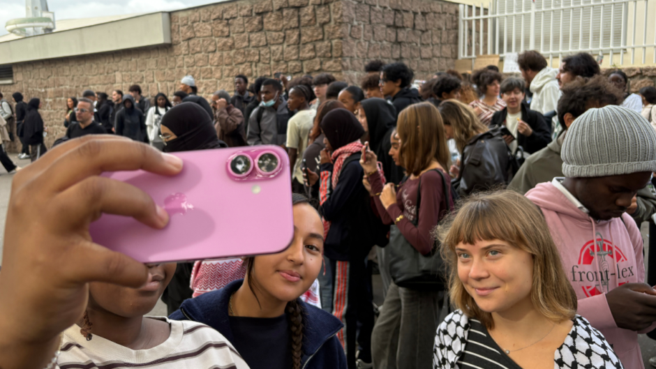 Στο πλευρό των μαθητών στο Παρίσι η Γκρέτα Τούνμπεργκ