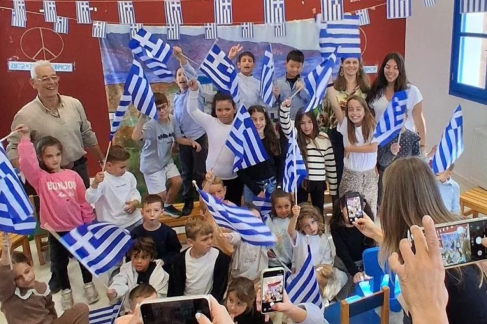 Ηρακλειά: Ένα μικρό νησί γέμισε παιδικές φωνές – 21 μαθητές ταξίδεψαν για να γιορτάσουν με τα τέσσερα παιδιά του 