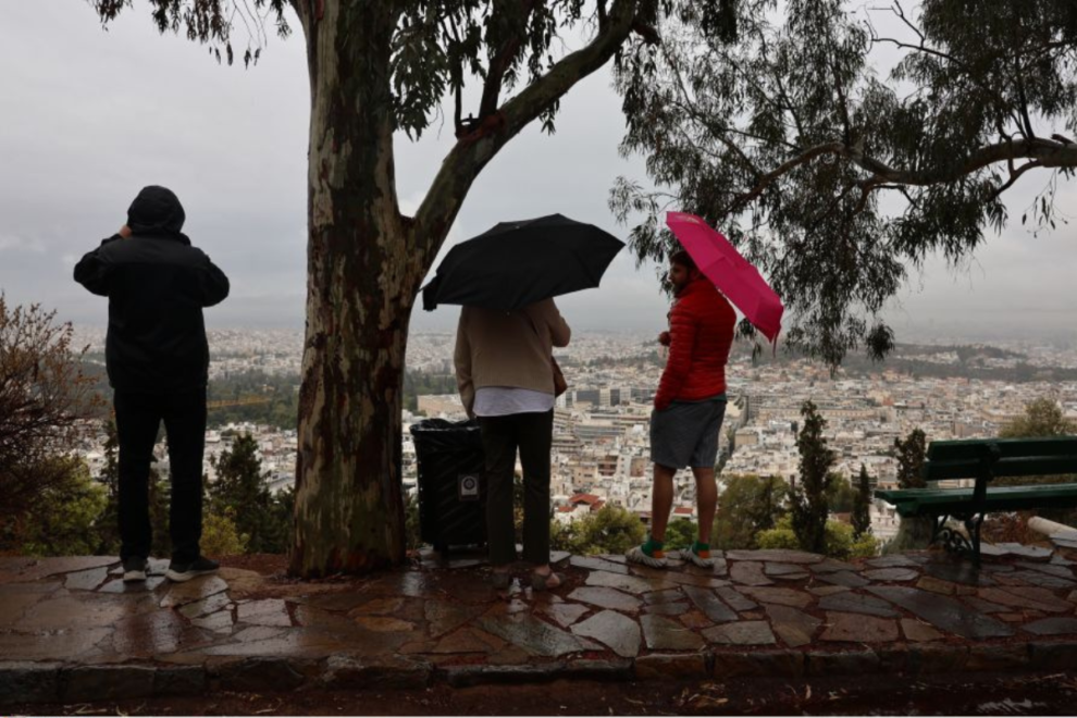Ισχυρές βροχές και καταιγίδες σήμερα και αύριο