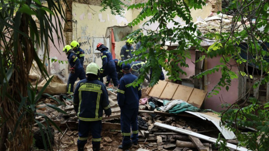 Κατέρρευσε στέγη εγκαταλελειμμένου κτιρίου