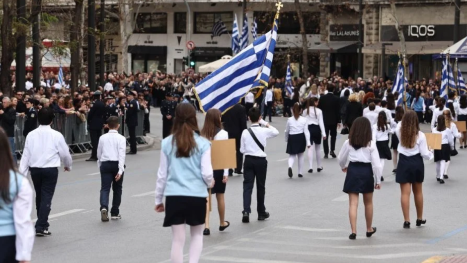 Μικροί και μεγάλοι επί ποδός για την παρέλαση