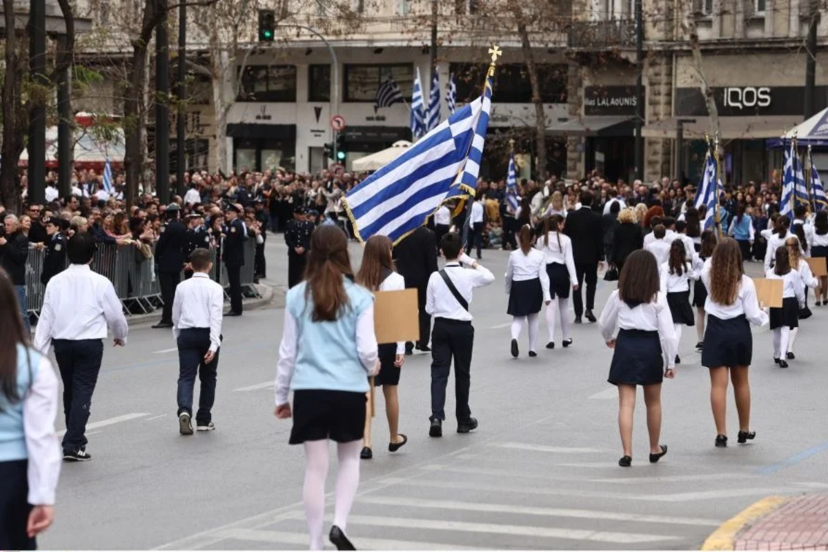 Μικροί και μεγάλοι επί ποδός για την παρέλαση
