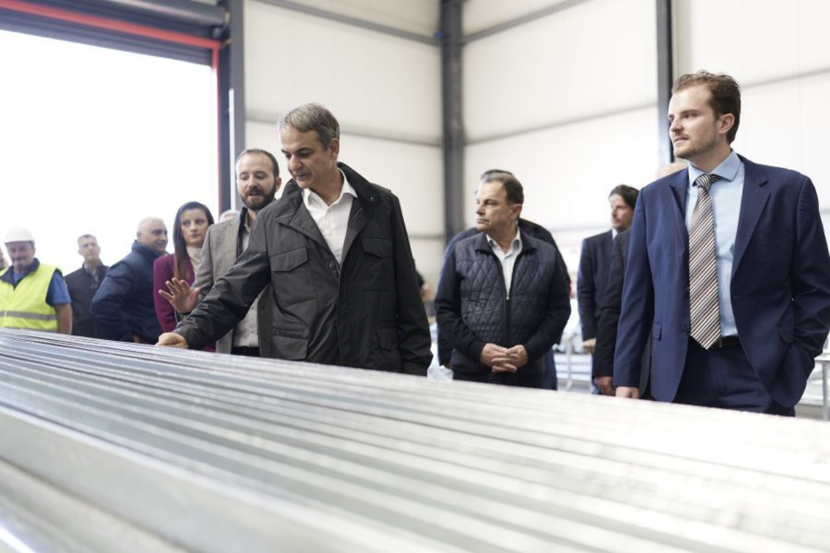 Προεκλογικές εξορμήσεις: «Επιχείρηση» συσπείρωση