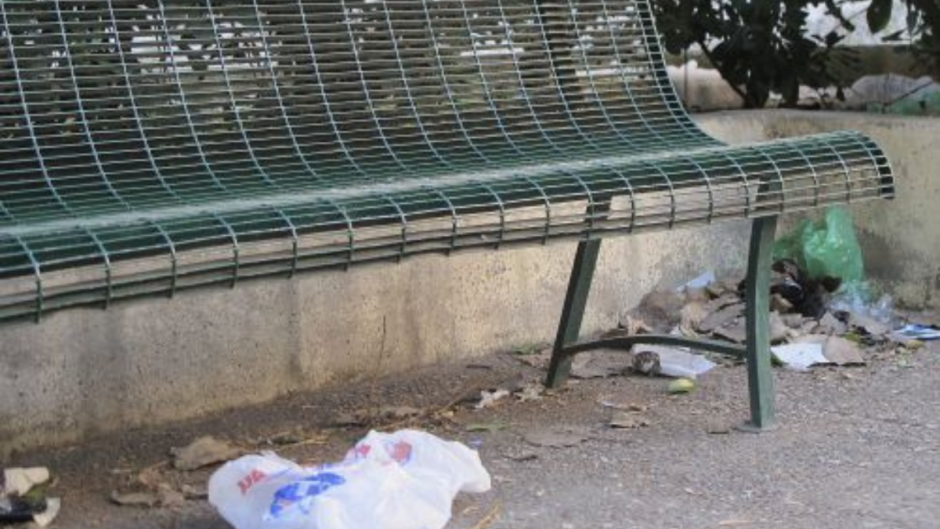 Λάρισα: Έπεισαν 75χρονη να αφήσει σε κάδο