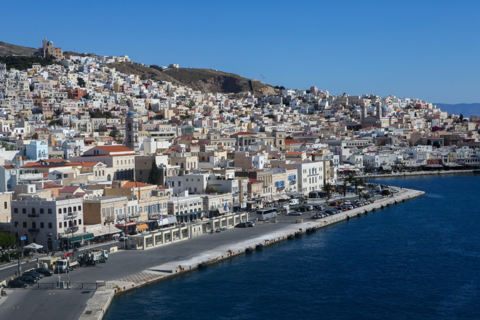 Φωτιά σε φορτηγό μέσα σε πλοίο – Ασφαλής άφιξη στη Σύρο
