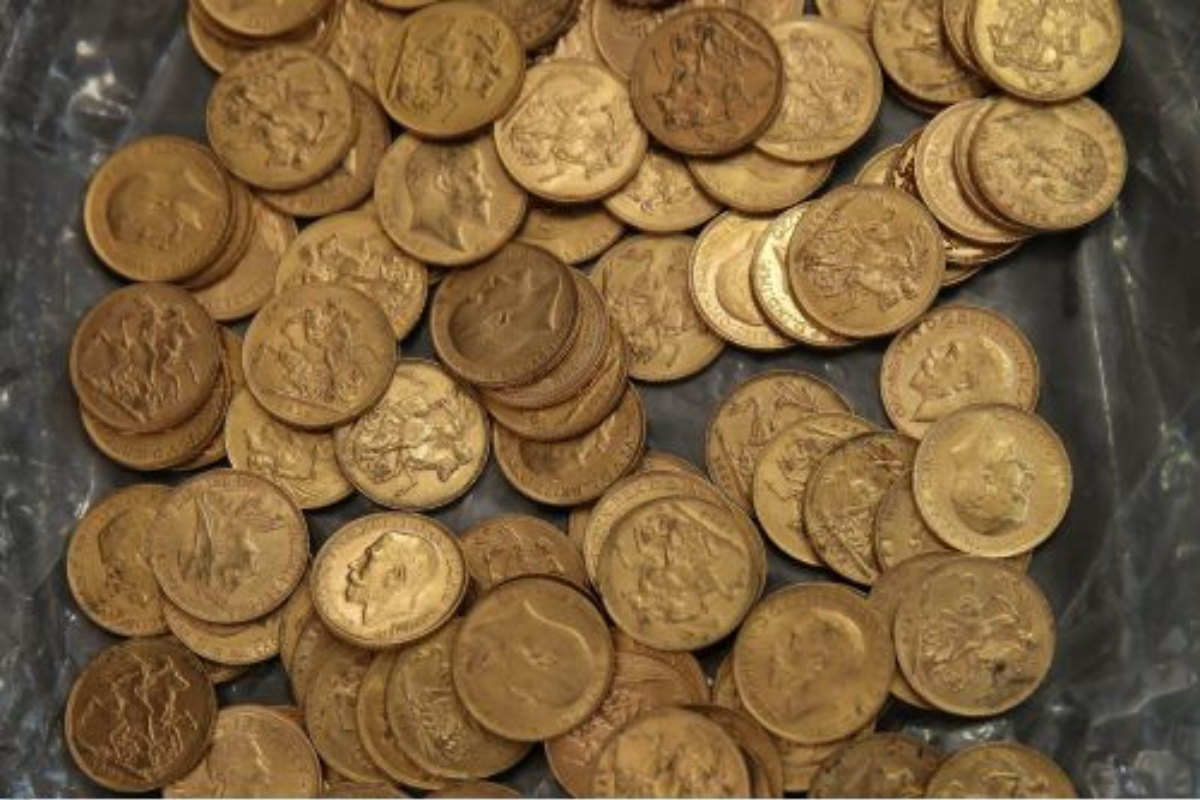 Ηλικιωμένη είχε σπίτι 4.700 λίρες- Καταγγέλλει κλοπή 4,7 εκατ.