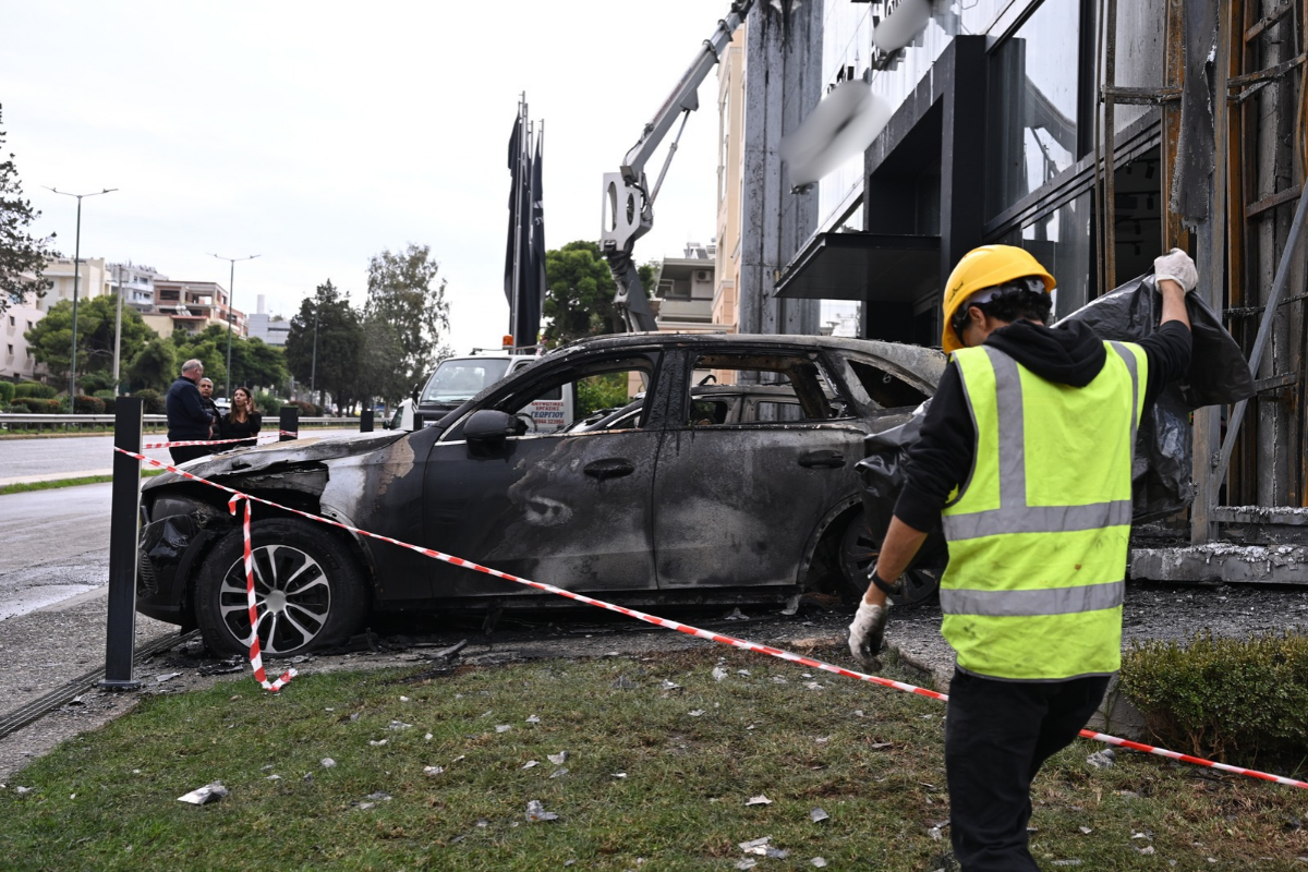 Φωτιά σε αντιπροσωπεία αυτοκινήτων: Βρέθηκαν γκαζάκια