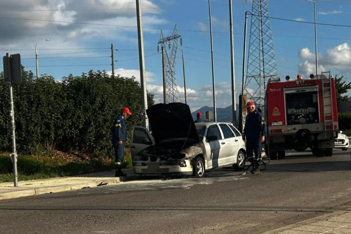 Αγρίνιο Αυτοκίνητο Φλόγες