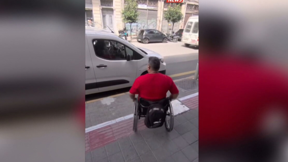 Πάτρα: Οδηγός πάρκαρε σε ράμπα ΑμεΑ