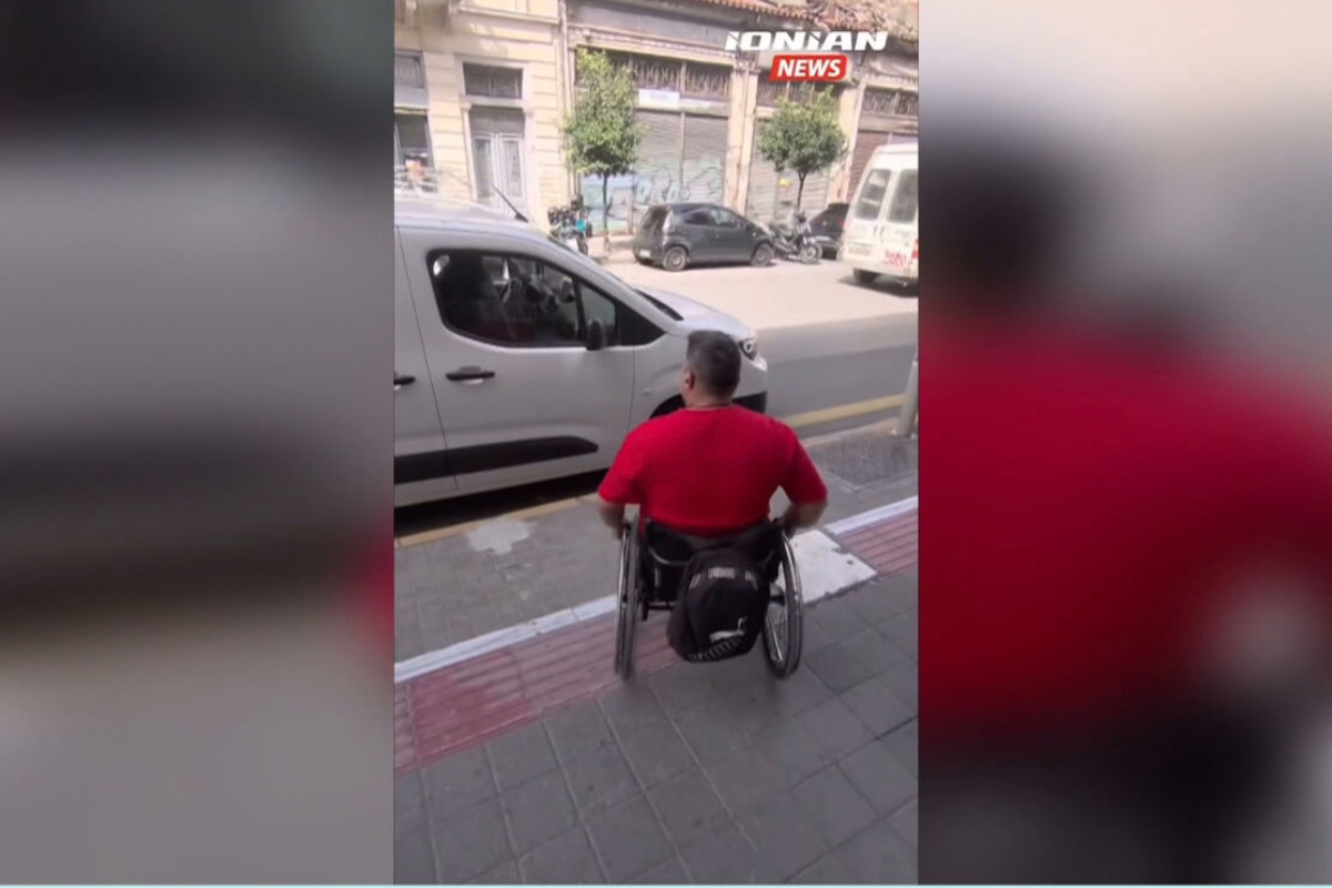 Πάτρα: Οδηγός πάρκαρε σε ράμπα ΑμεΑ
