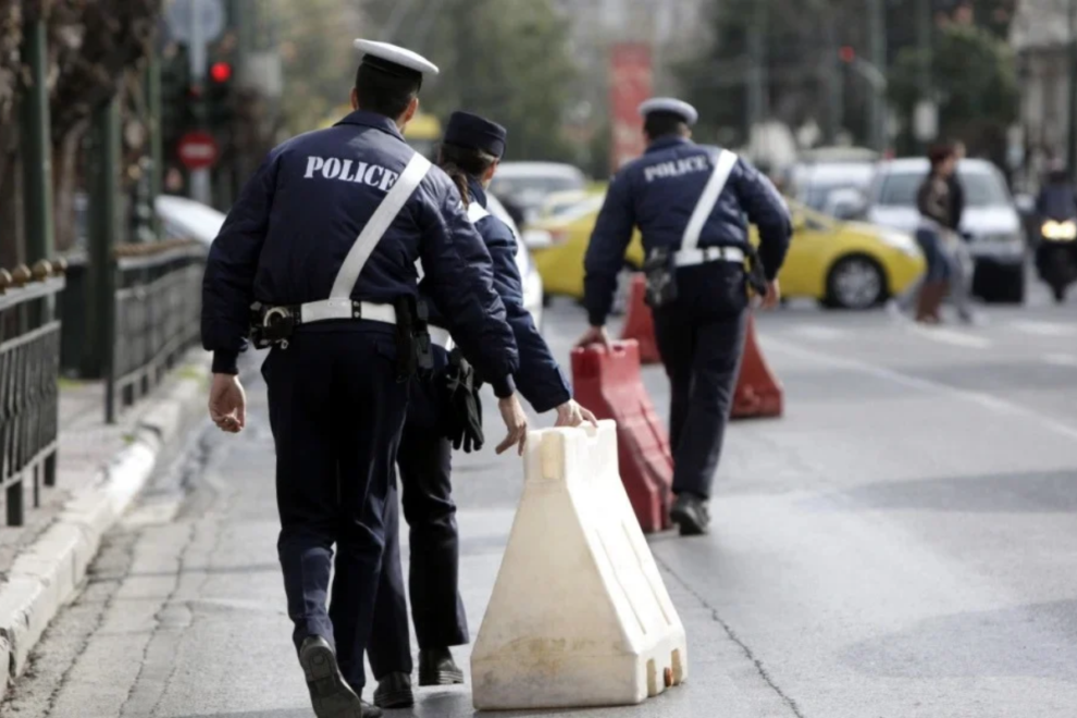Λεωφόρος Αθηνών: Φορτηγό πέρασε στο αντίθετο ρεύμα