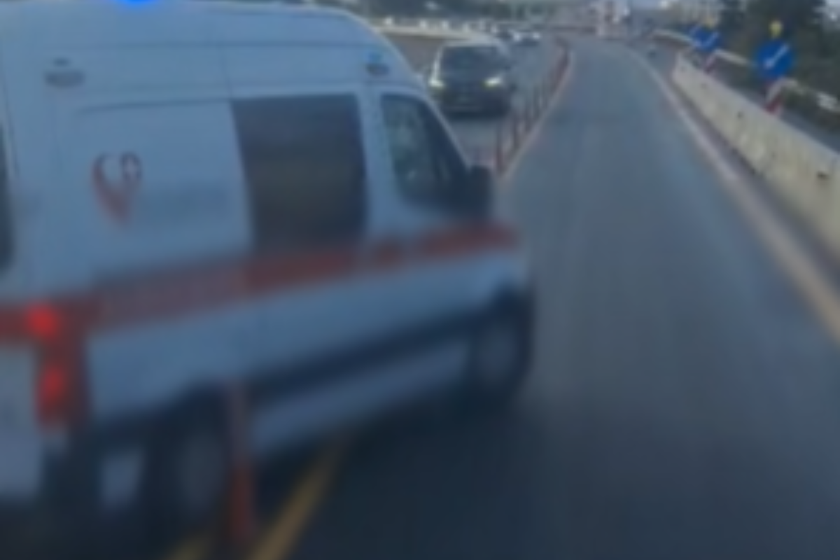 Άνοιξε δρόμο για να σωθεί μια ζωή – Το «ευχαριστώ» της γιατρού του ΕΚΑΒ