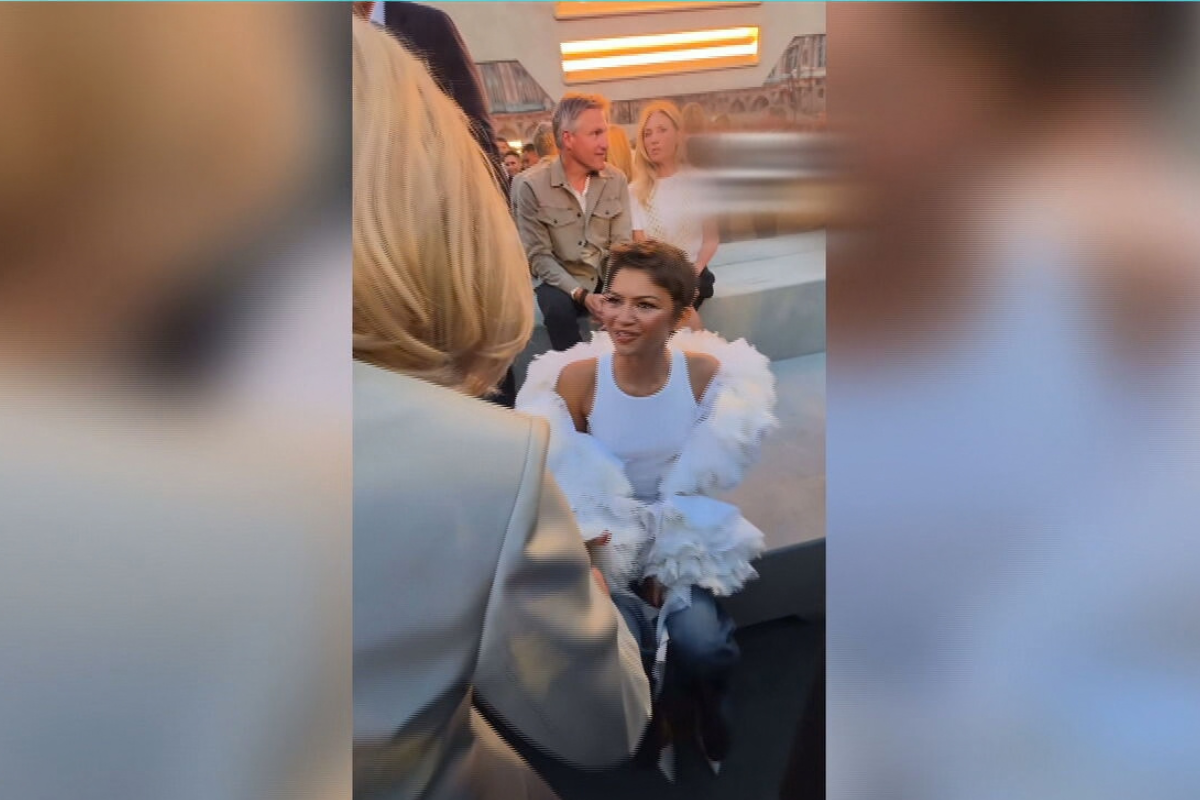 H Zendaya δεν σηκώθηκε να χαιρετήσει την Μπριζίτ Μακρόν