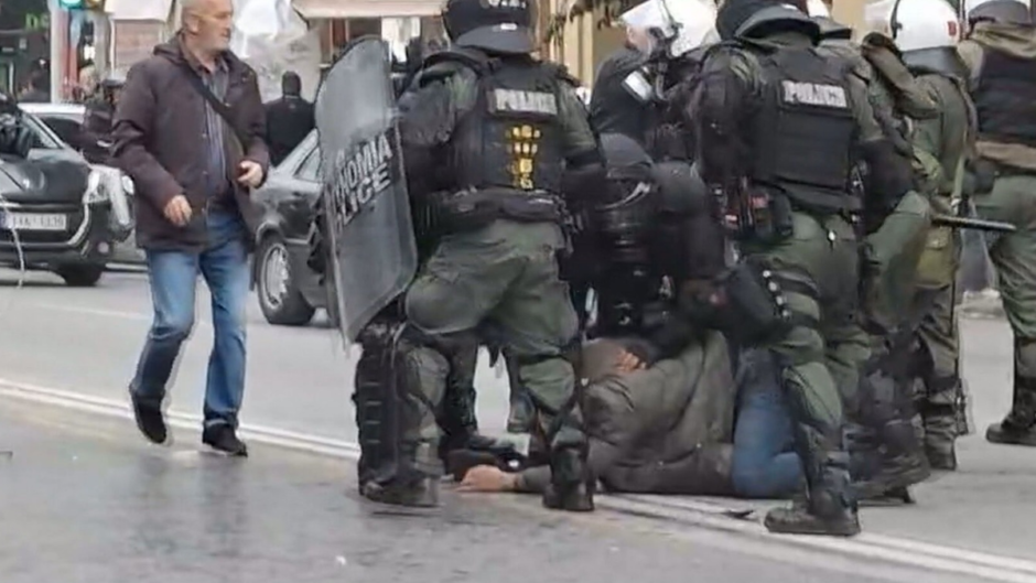Επεισόδια στην Θεσσαλονίκη. Συγκρούσεις ΜΑΤ με μέλη του ΠΑΜΕ