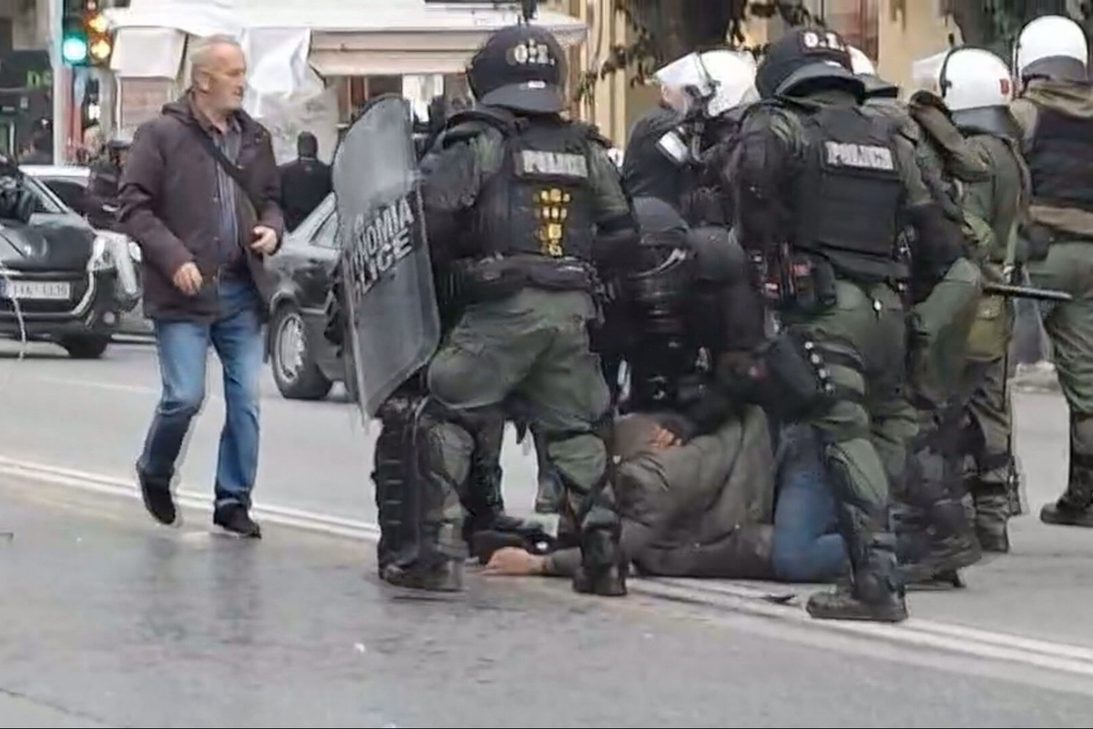 Επεισόδια στην Θεσσαλονίκη. Συγκρούσεις ΜΑΤ με μέλη του ΠΑΜΕ
