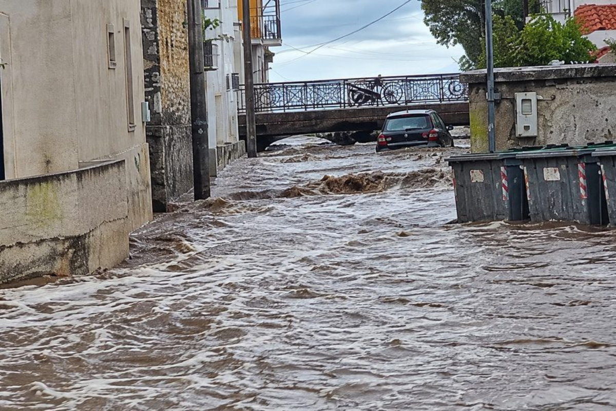 Λέσβος: Υπερχείλισε ποτάμι στην Ερεσσό- Ποτάμια τα στενά στον Μόλυβο