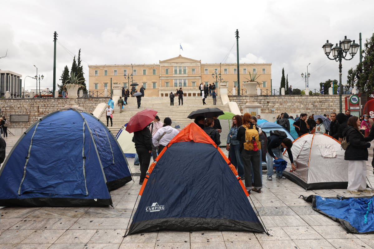 Φοιτητές στο Σύνταγμα με σκηνές για ενοίκια και κόστος σπουδών