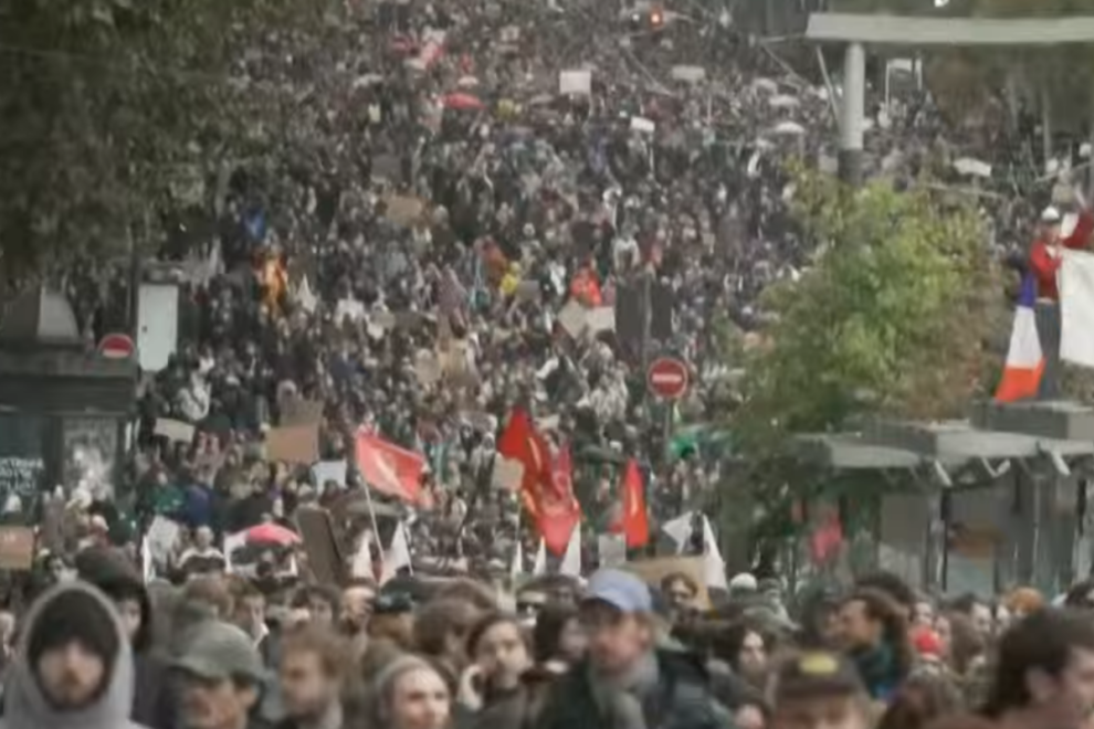 Γαλλία: Με την κοινή της γνώμη διχασμένη ως προς την συνέχιση των κινητοποιήσεων, η χώρα αναμένει το Σάββατο νεο γύρο των διαδηλώσεων