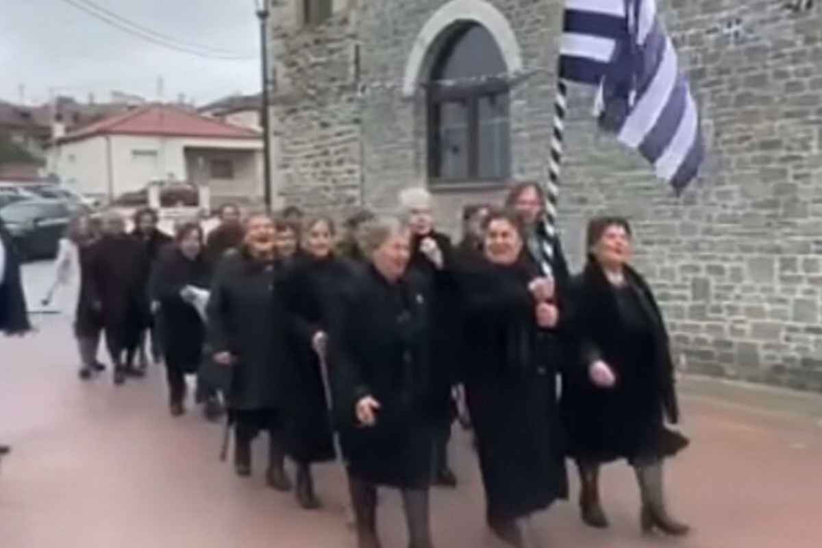 Σερβία Κοζάνης: Γιαγιάδες παρέλασαν και καταχειροκροτήθηκαν