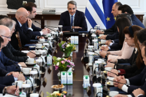 «Γαλάζια φάλτσα» Πρωθυπουργικές κίτρινες κάρτες